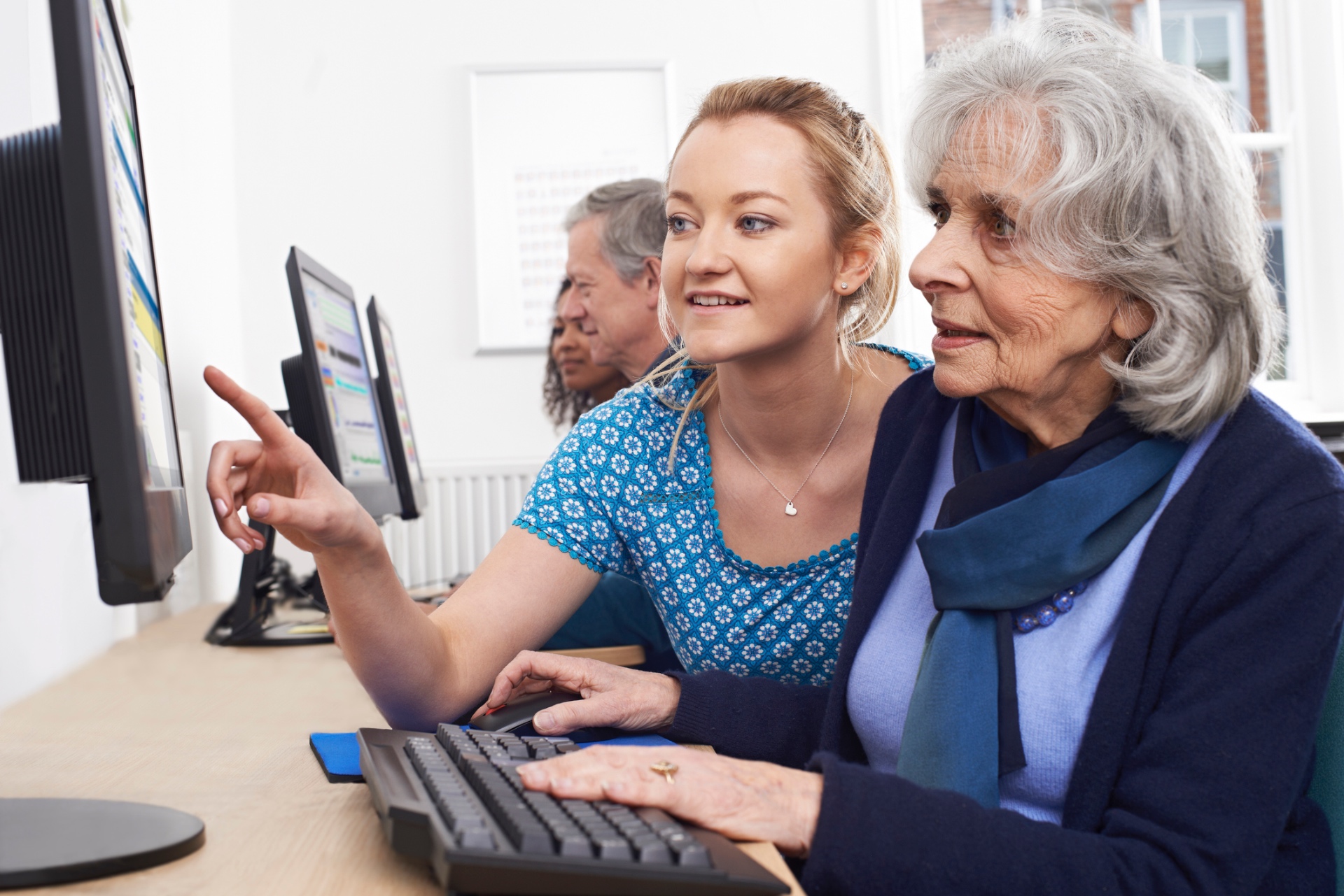 NAVIGATE digital literacy programme session with older adults